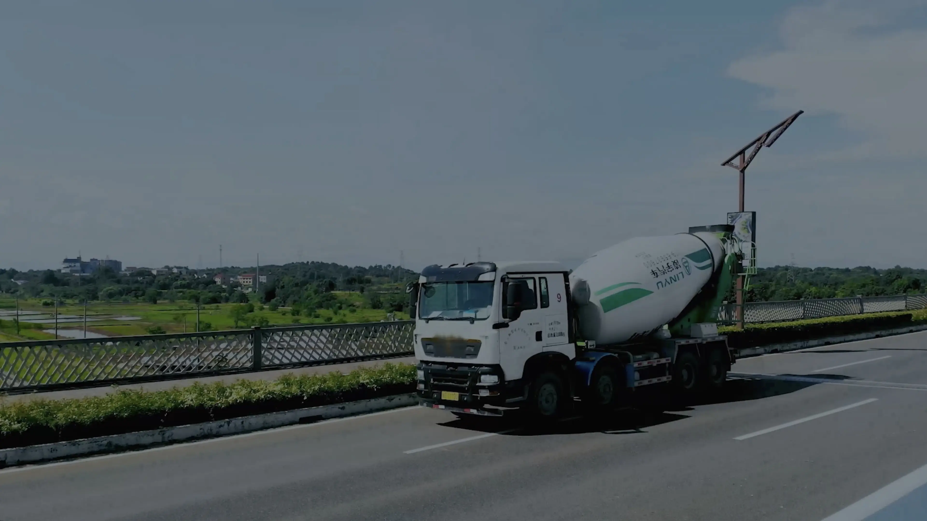 The New Generation of Chinese Truck Driving Force